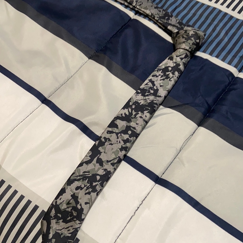 H&M tie